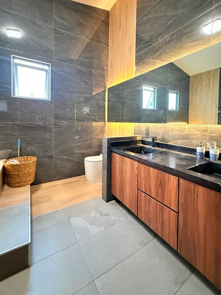 29 de 34: Recámara principal, baño