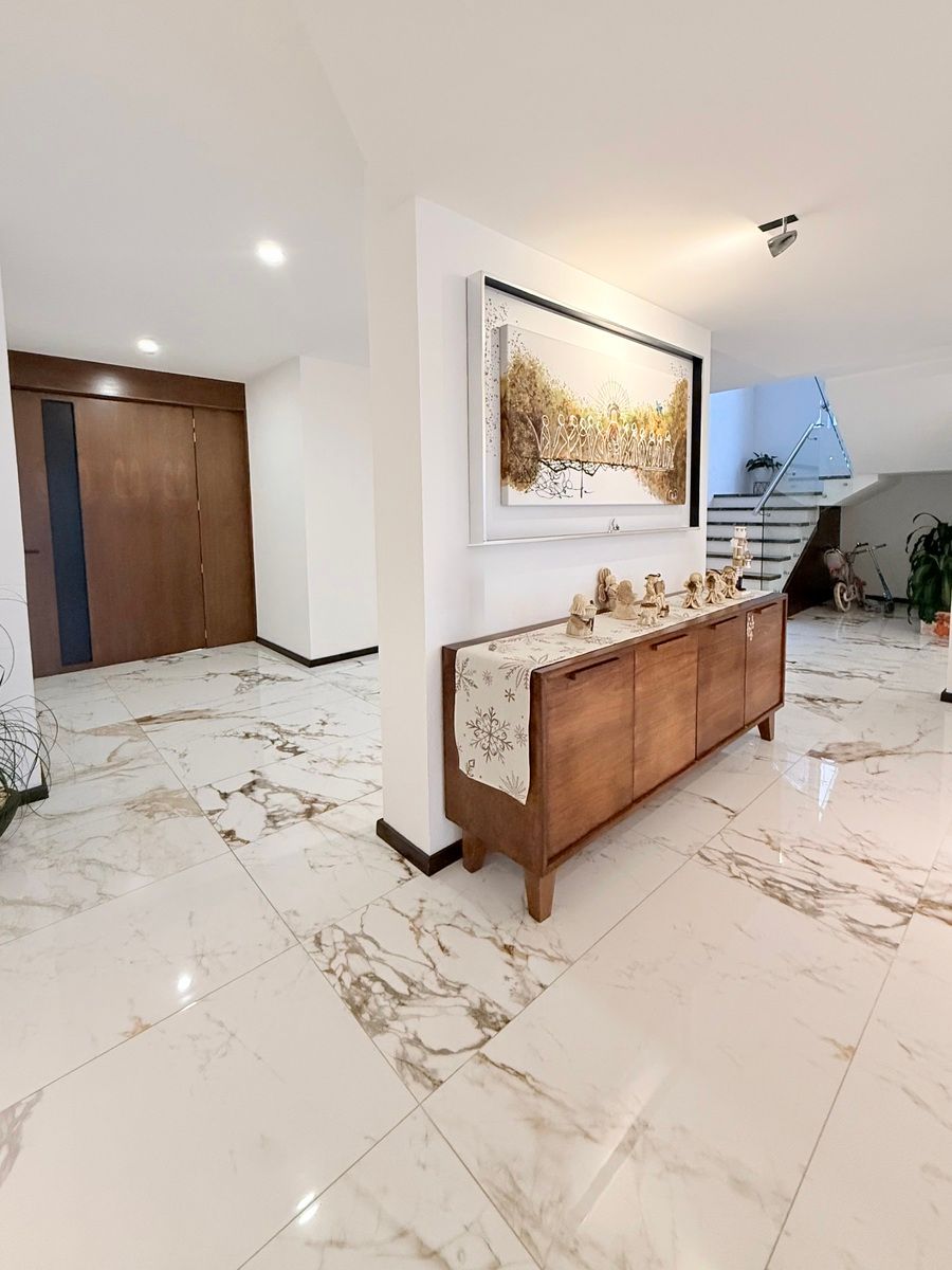 2 de 34: Entrada principal