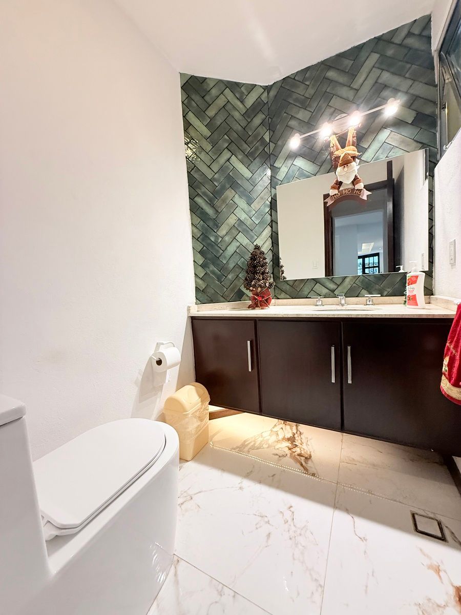 4 de 34: Baño de visitas