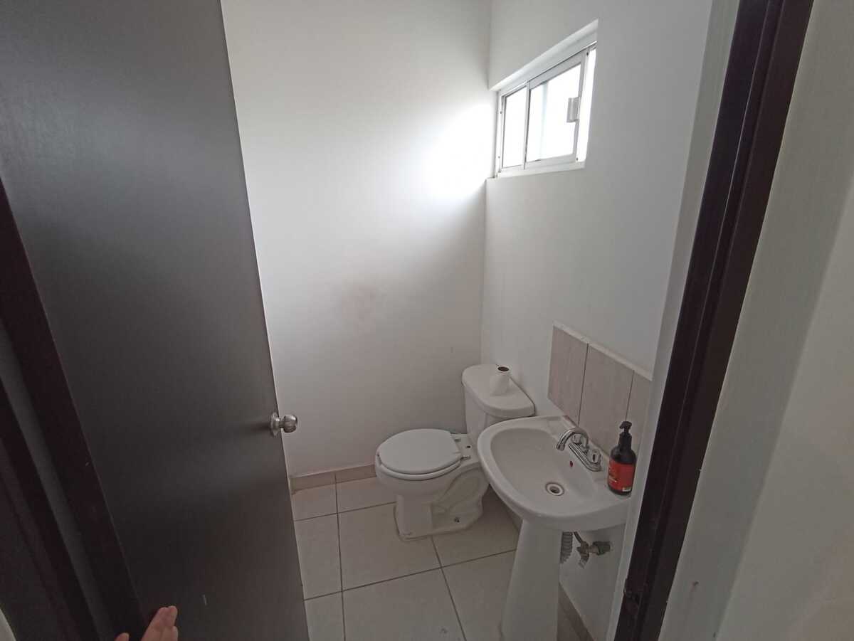 2 of 16: Medio baño planta baja