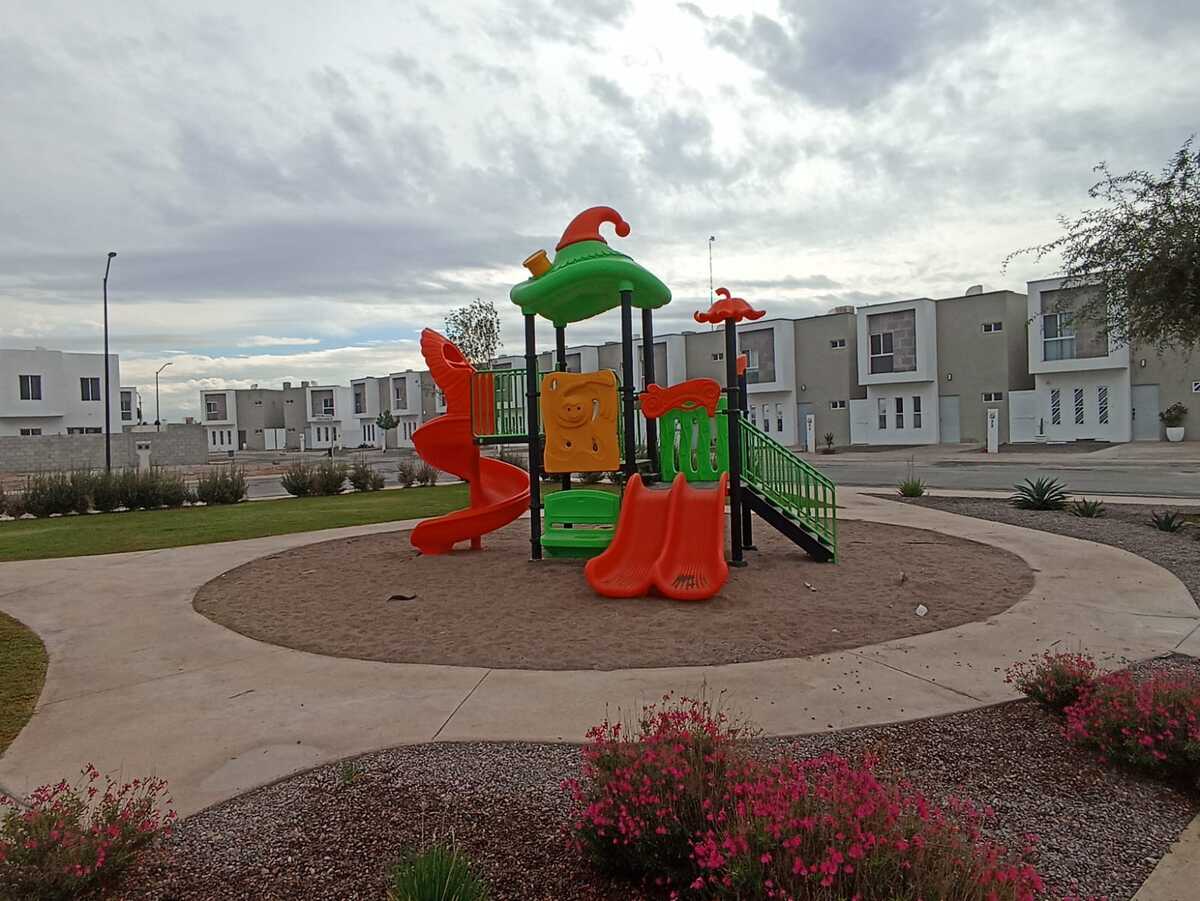 13 of 16: Juegos infantiles