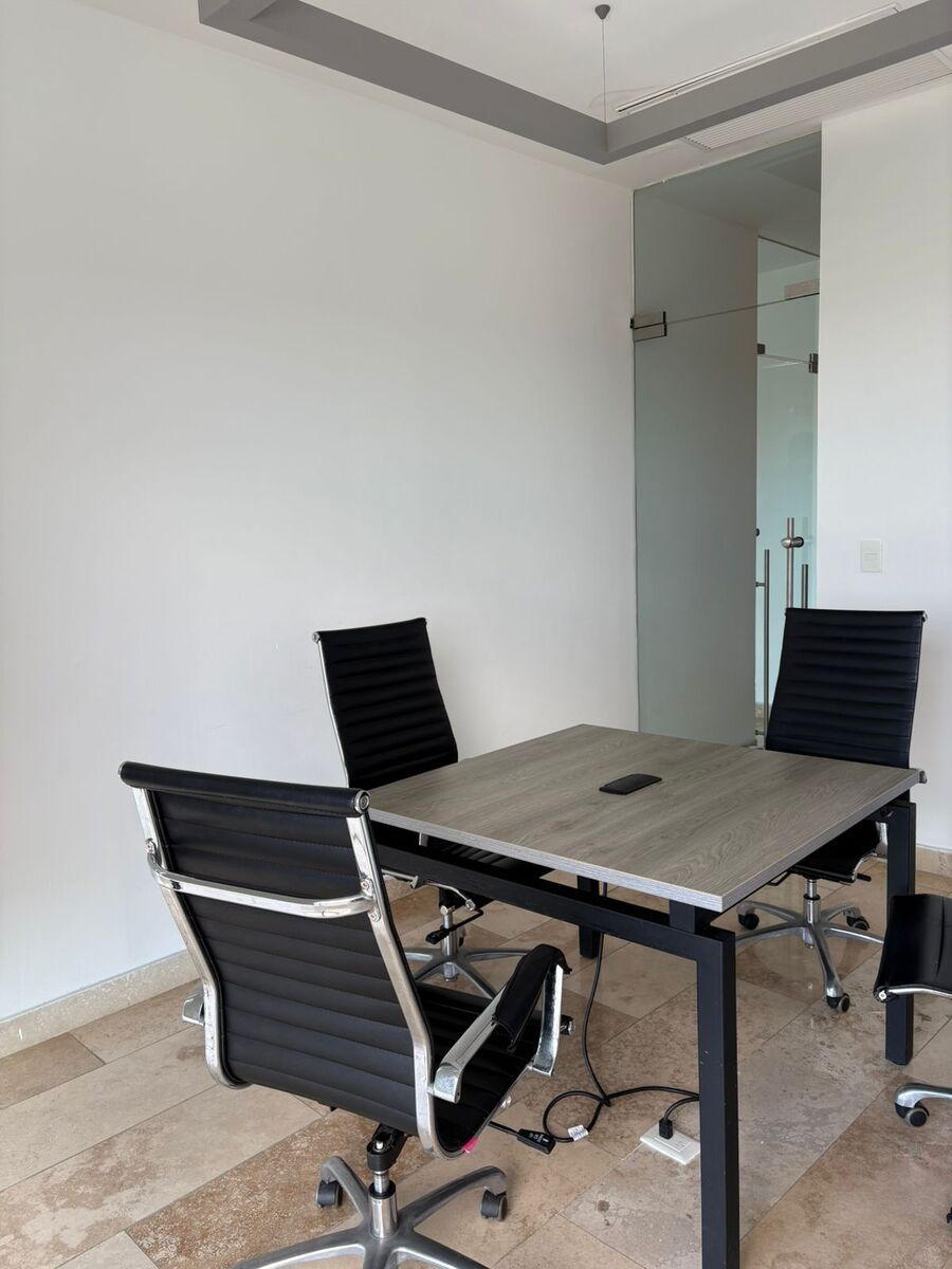 26 de 27: OFICINA EN SKY CITY