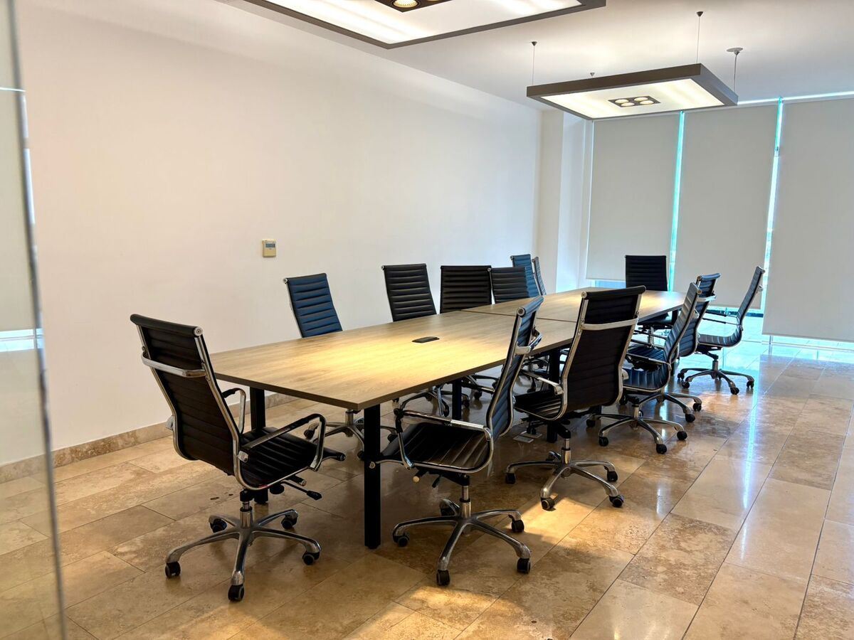 24 de 27: OFICINA EN SKY CITY