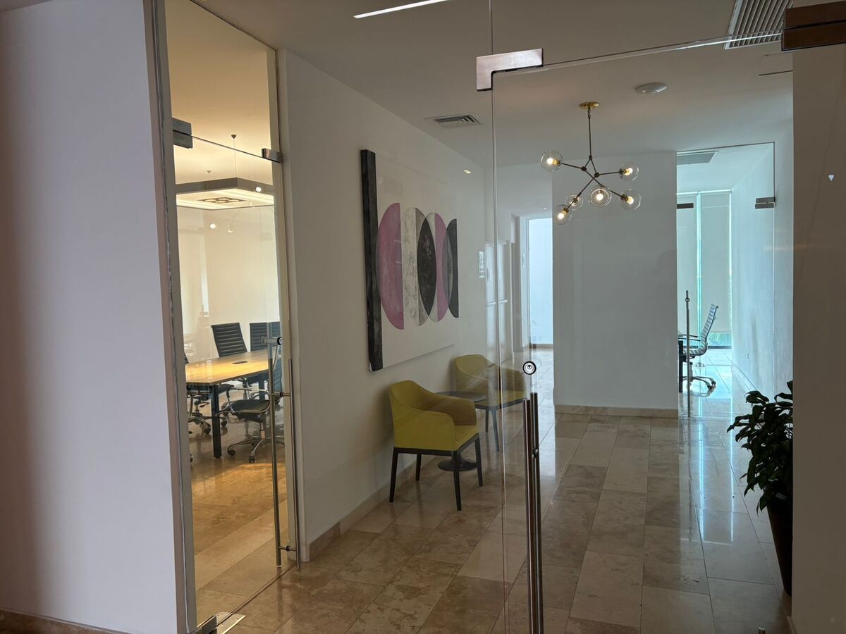 21 de 27: OFICINA EN SKY CITY