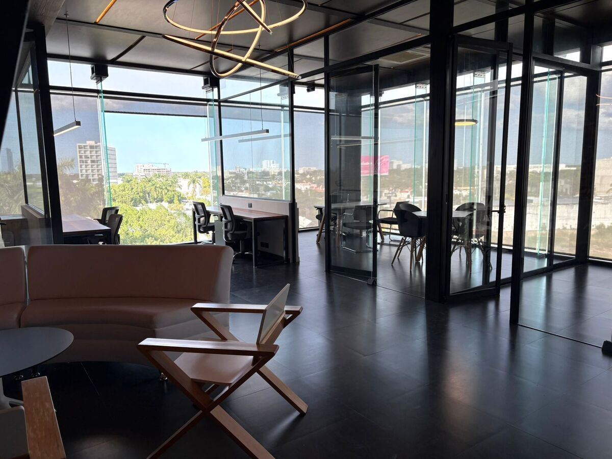 3 de 27: OFICINA EN SKY CITY