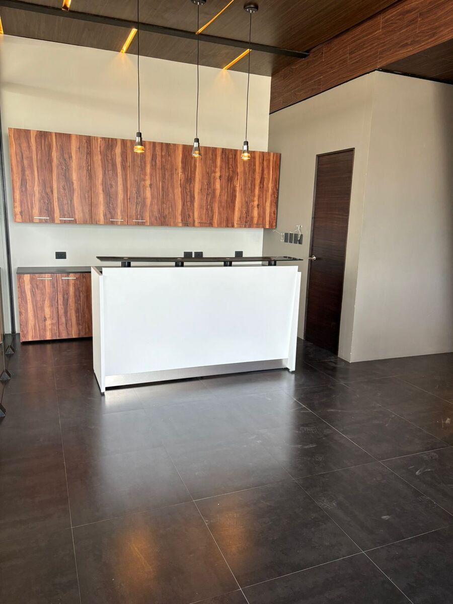 5 de 27: OFICINA EN SKY CITY