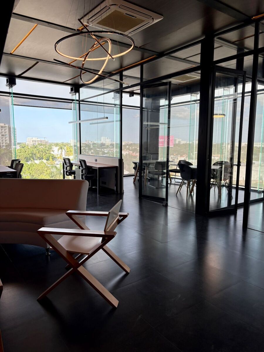 6 de 27: OFICINA EN SKY CITY