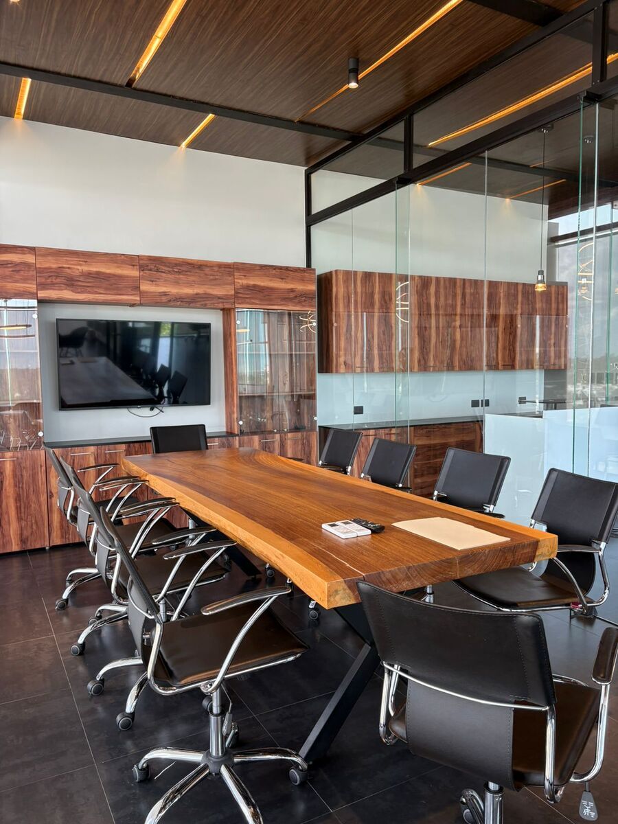 2 de 27: OFICINA EN SKY CITY