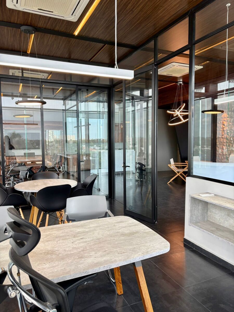 15 de 27: OFICINA EN SKY CITY