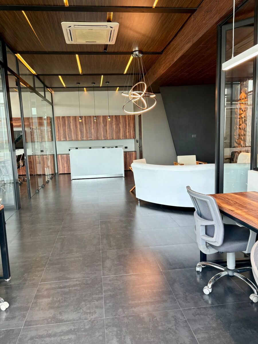 16 de 27: OFICINA EN SKY CITY