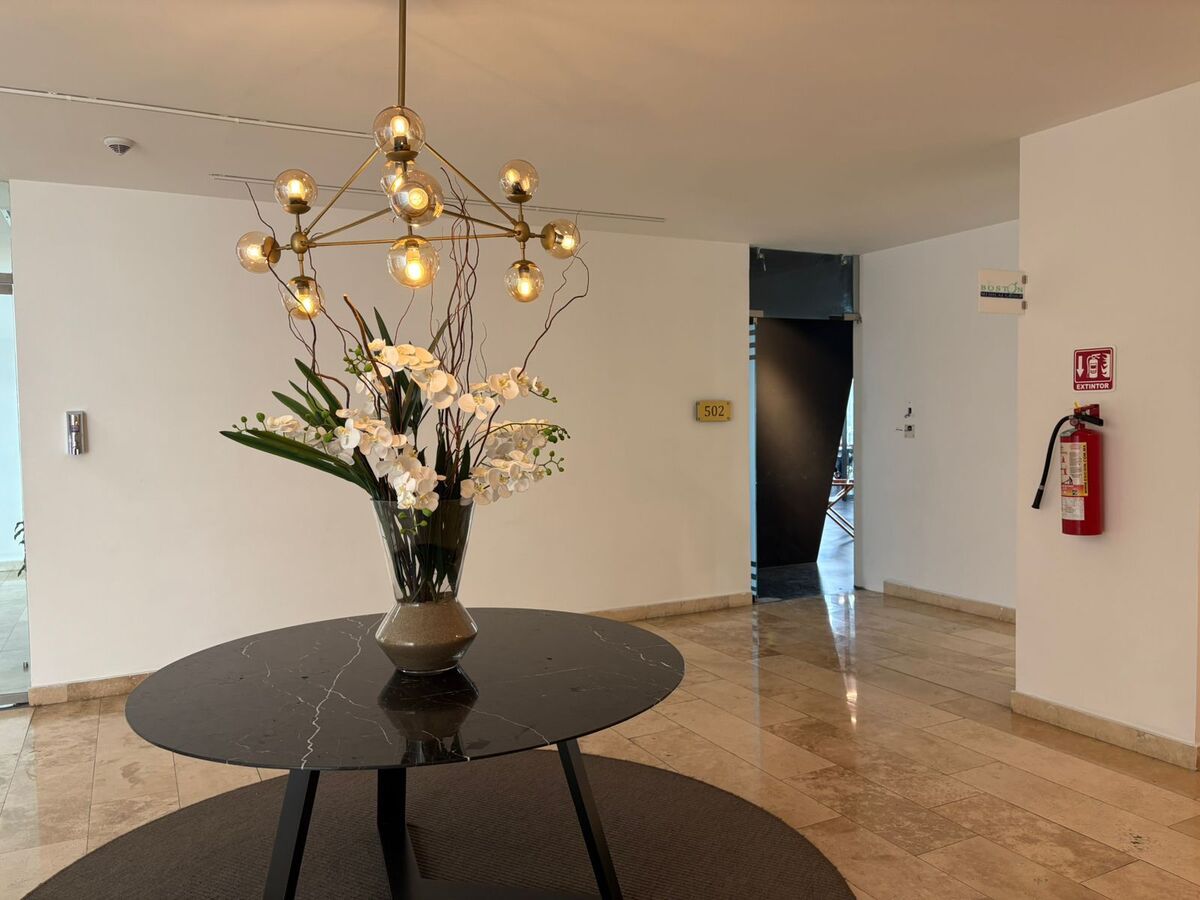 19 de 27: OFICINA EN SKY CITY