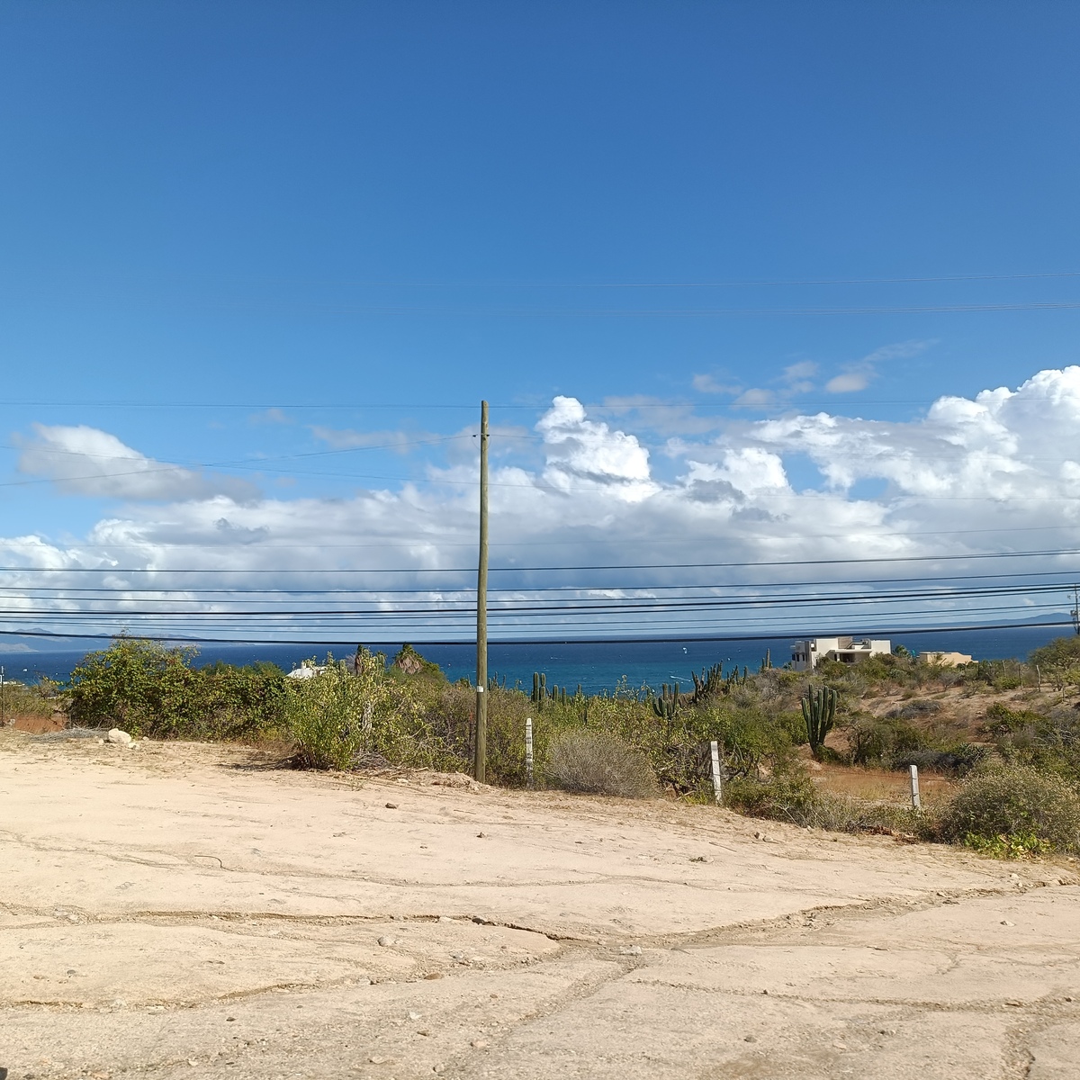 1 of 9: Vista desde la propiedad