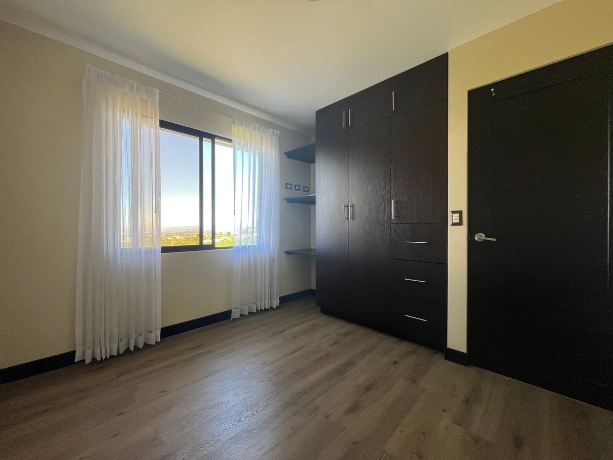 13 de 17: Dormitorio secundario