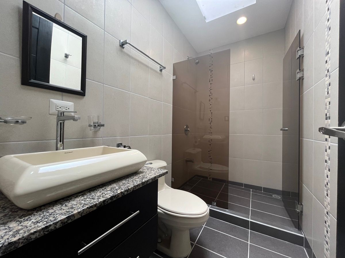 12 de 17: Baño completo