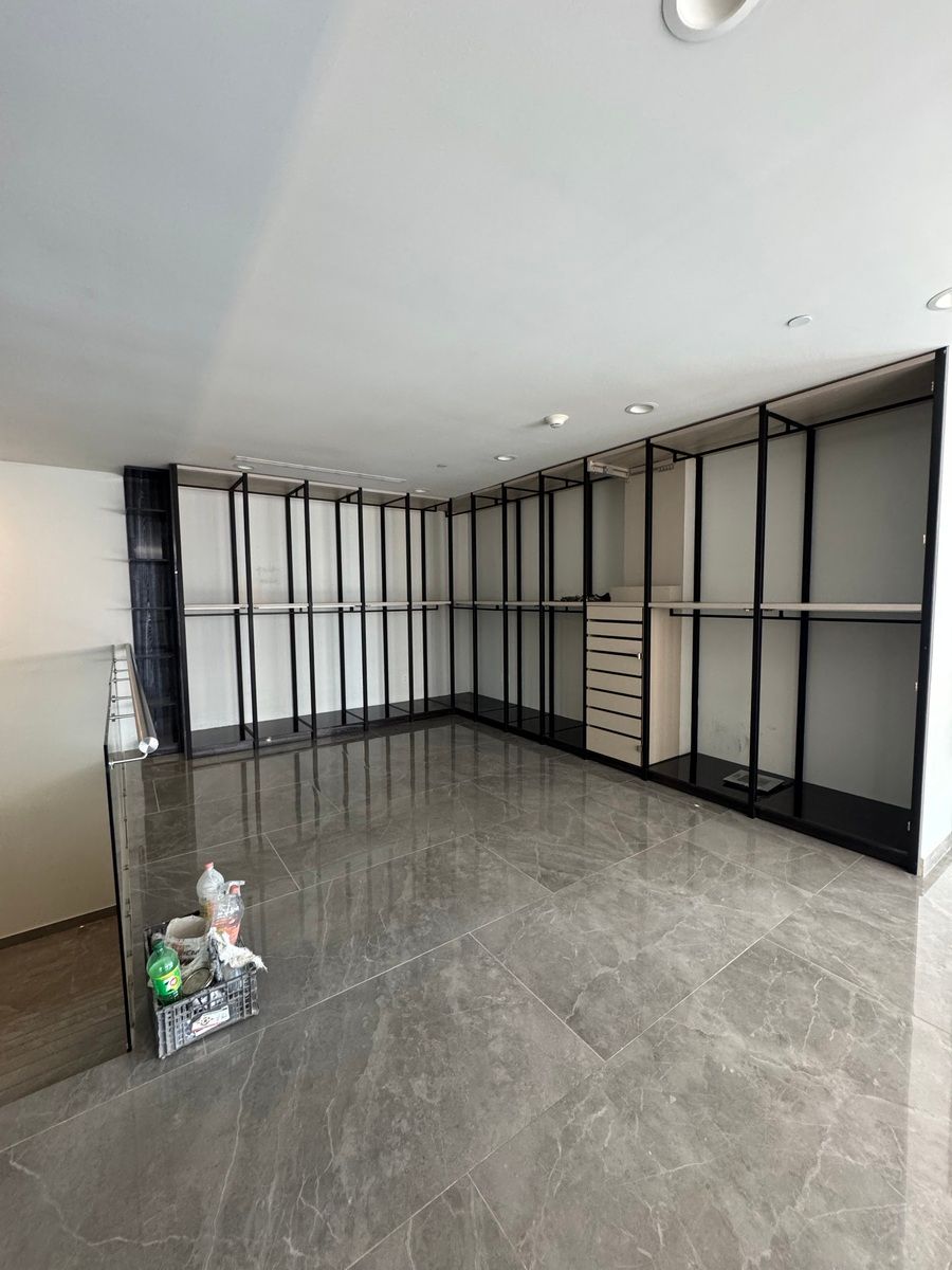 18 of 35: Espacio para sala de tv