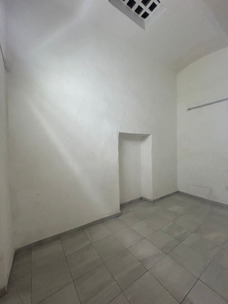 4 de 14: Cuenta atrás con otro espacio semi cerrado