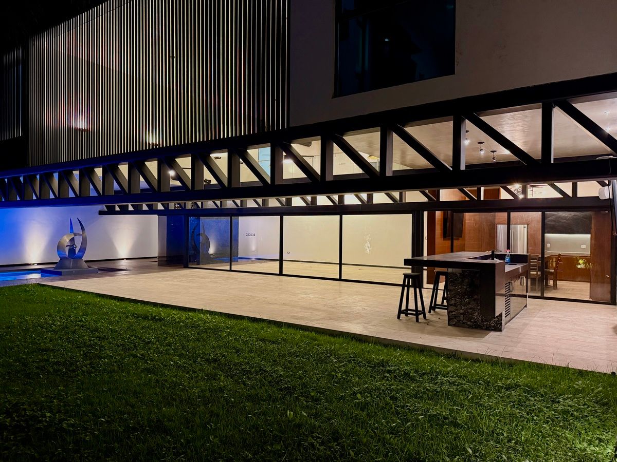 Espectacular residencia de alta gama ubicada en montecristo