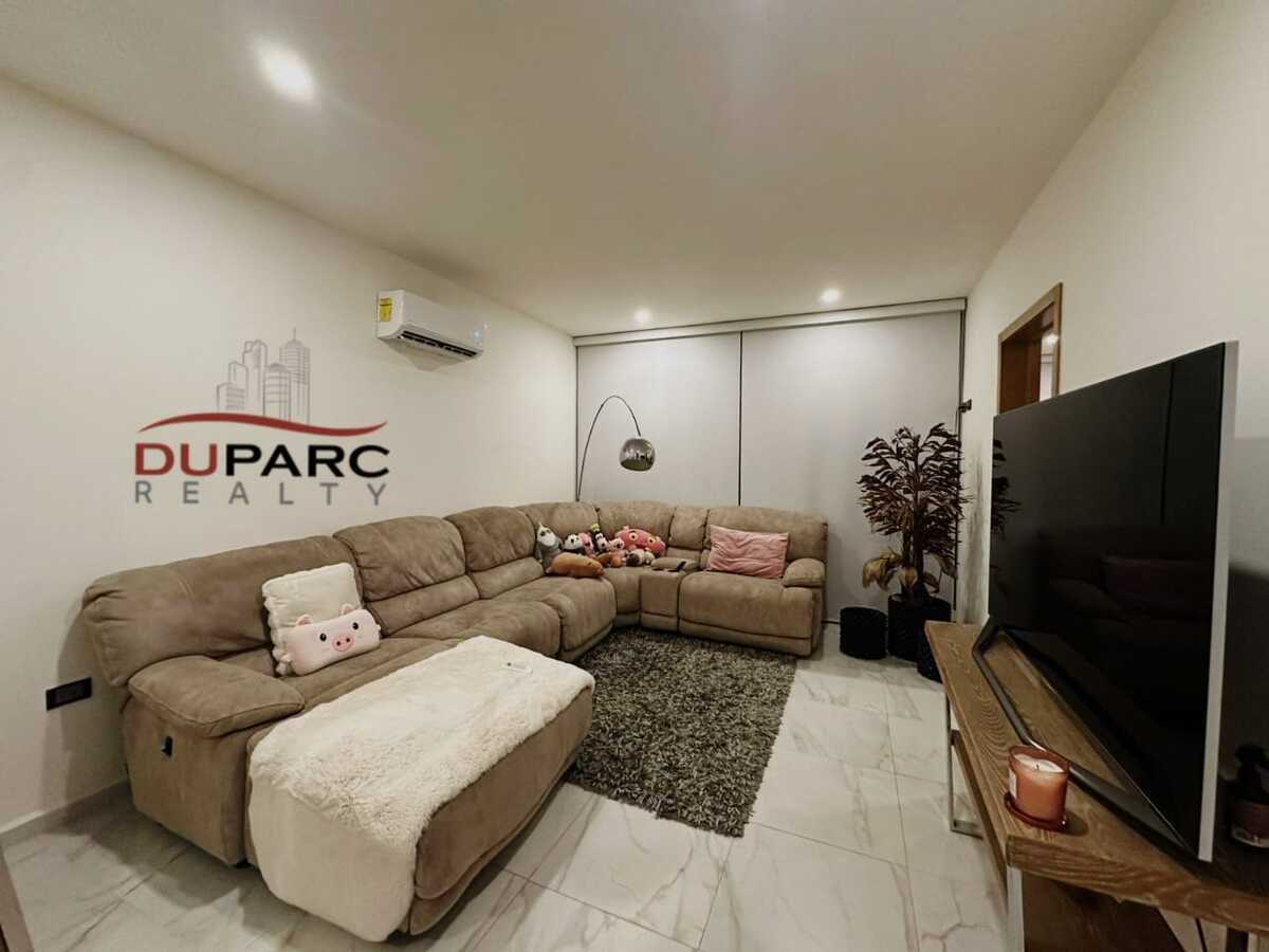 21 of 22: Family Room