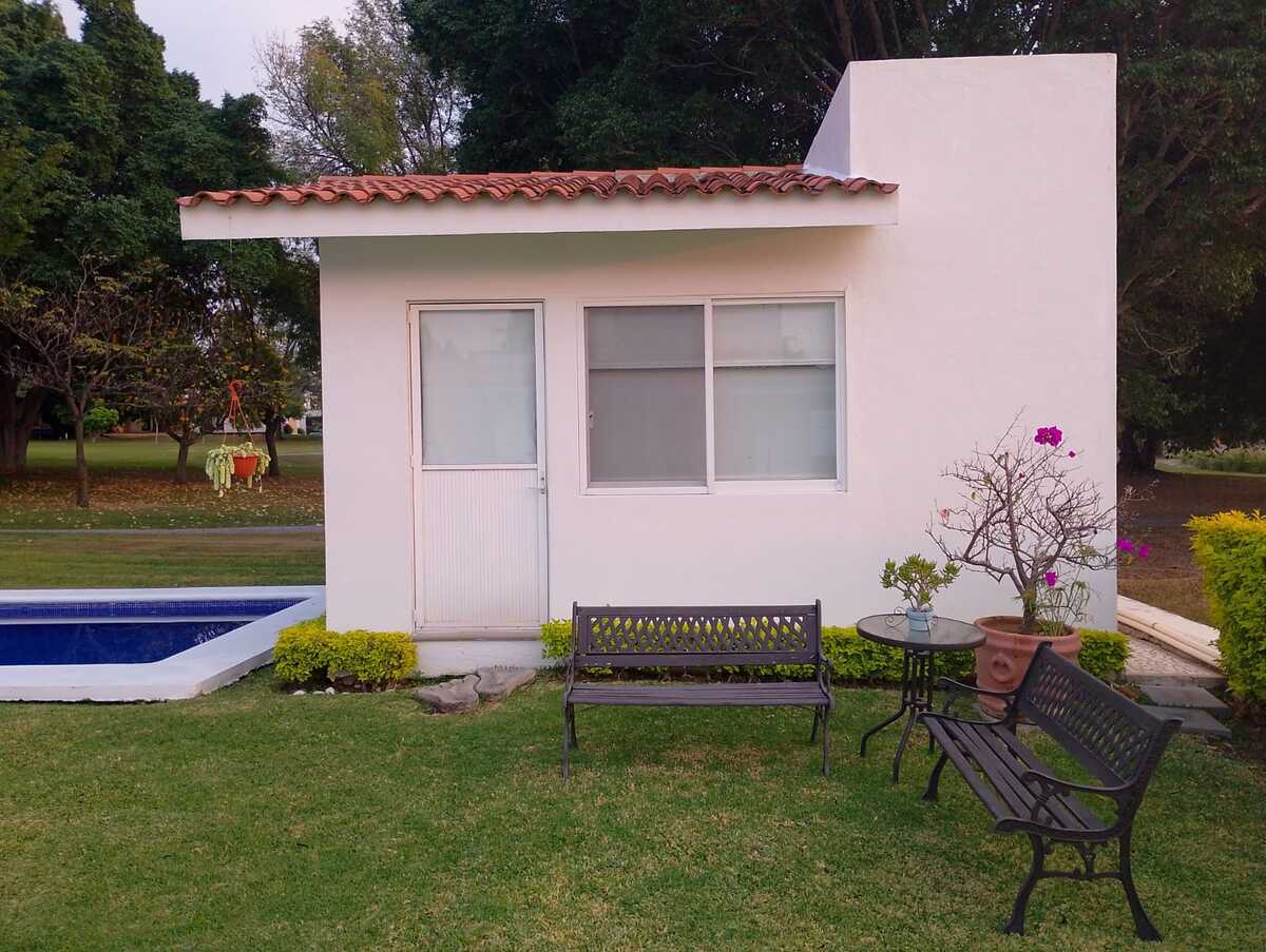 12 of 18: Bungalow o casita exterior