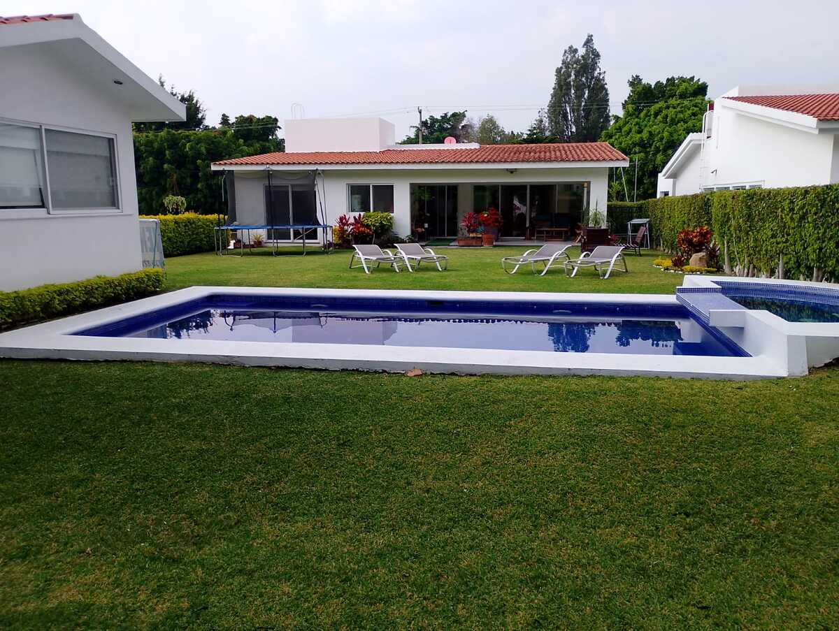 1 of 18: Fachada interior