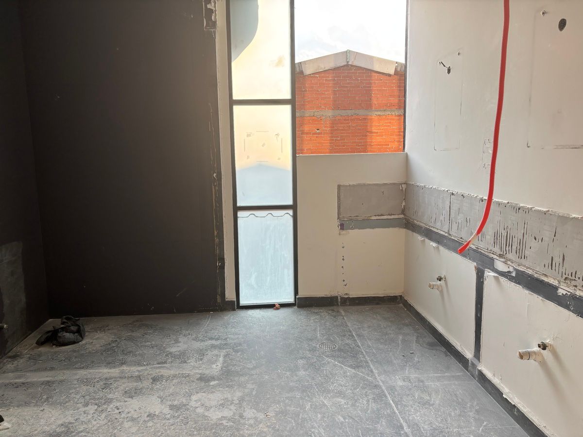 11 of 12: Espacio de baños  papra caballeros