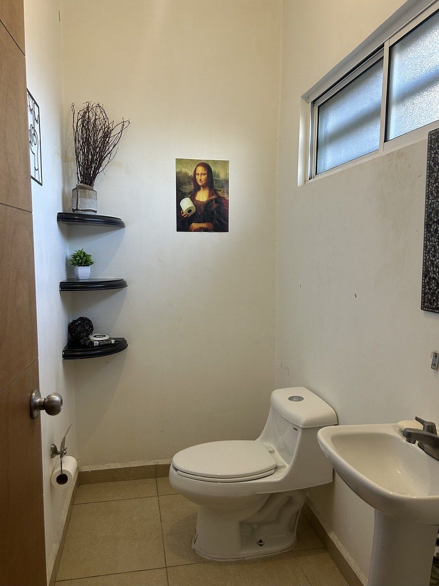 18 de 34: Medio baño planta baja