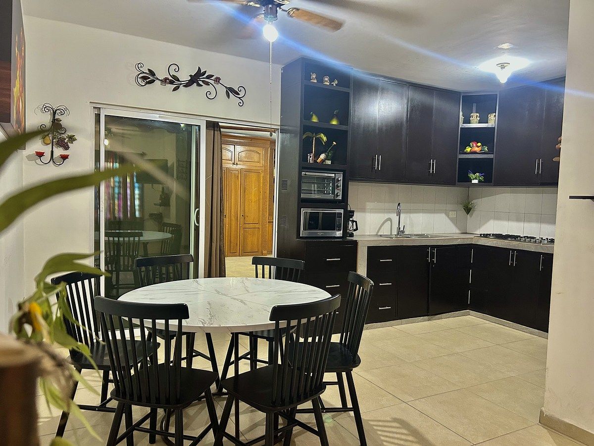 19 de 34: Cocina y comedor