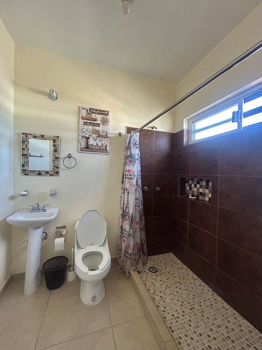 30 de 34: Baño completo 2da recámara