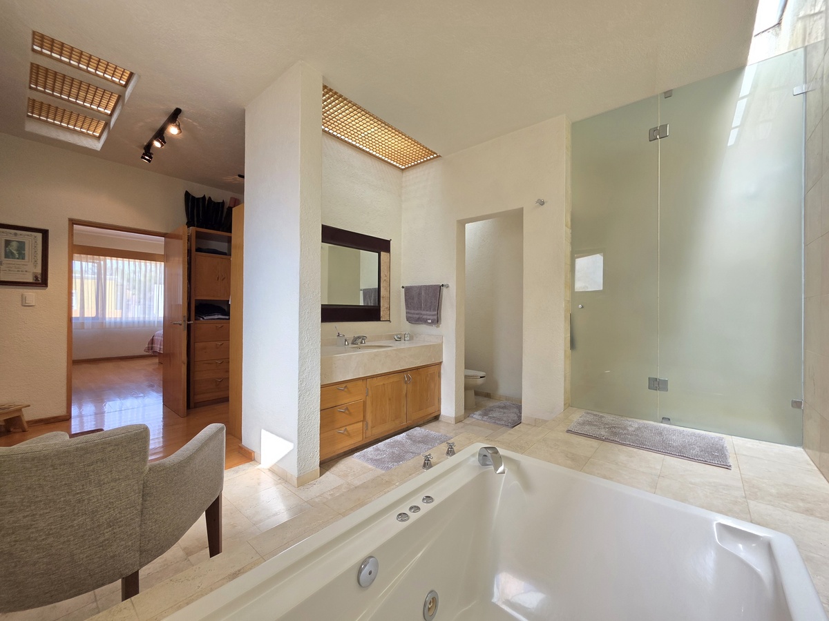 20 of 37: Baño Recámara Principal