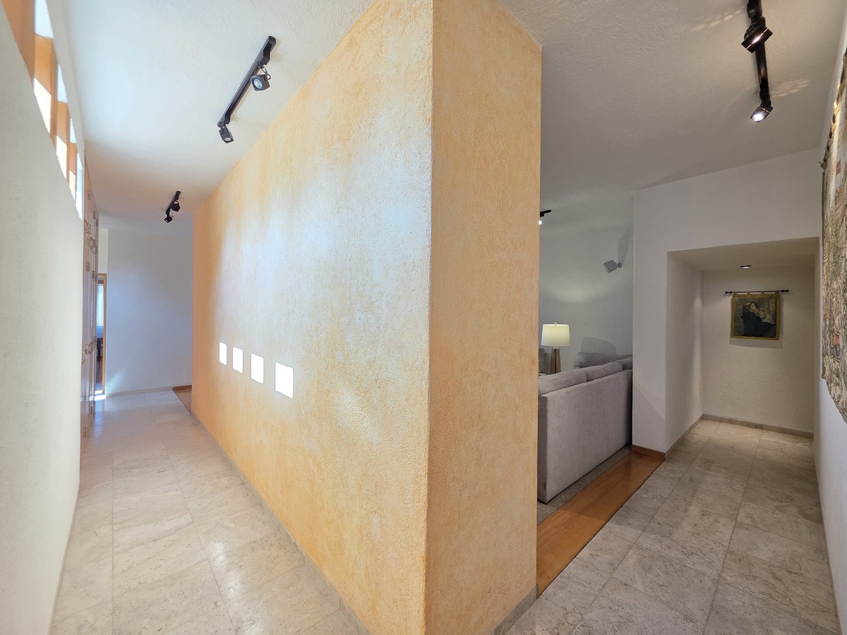 15 of 37: Pasillo PA