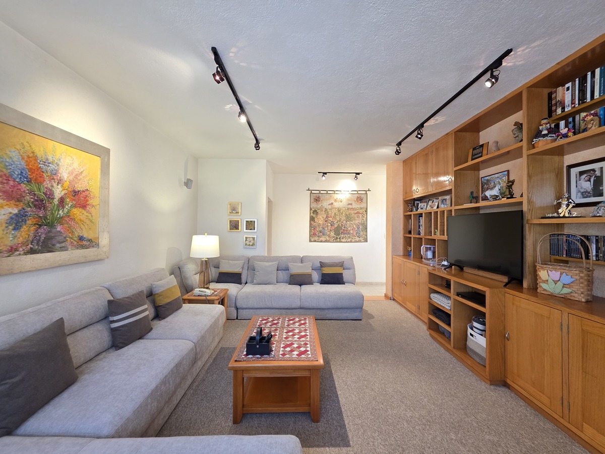 18 of 37: Family Room