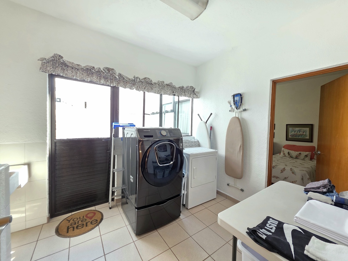 37 of 37: Cuarto de Lavado