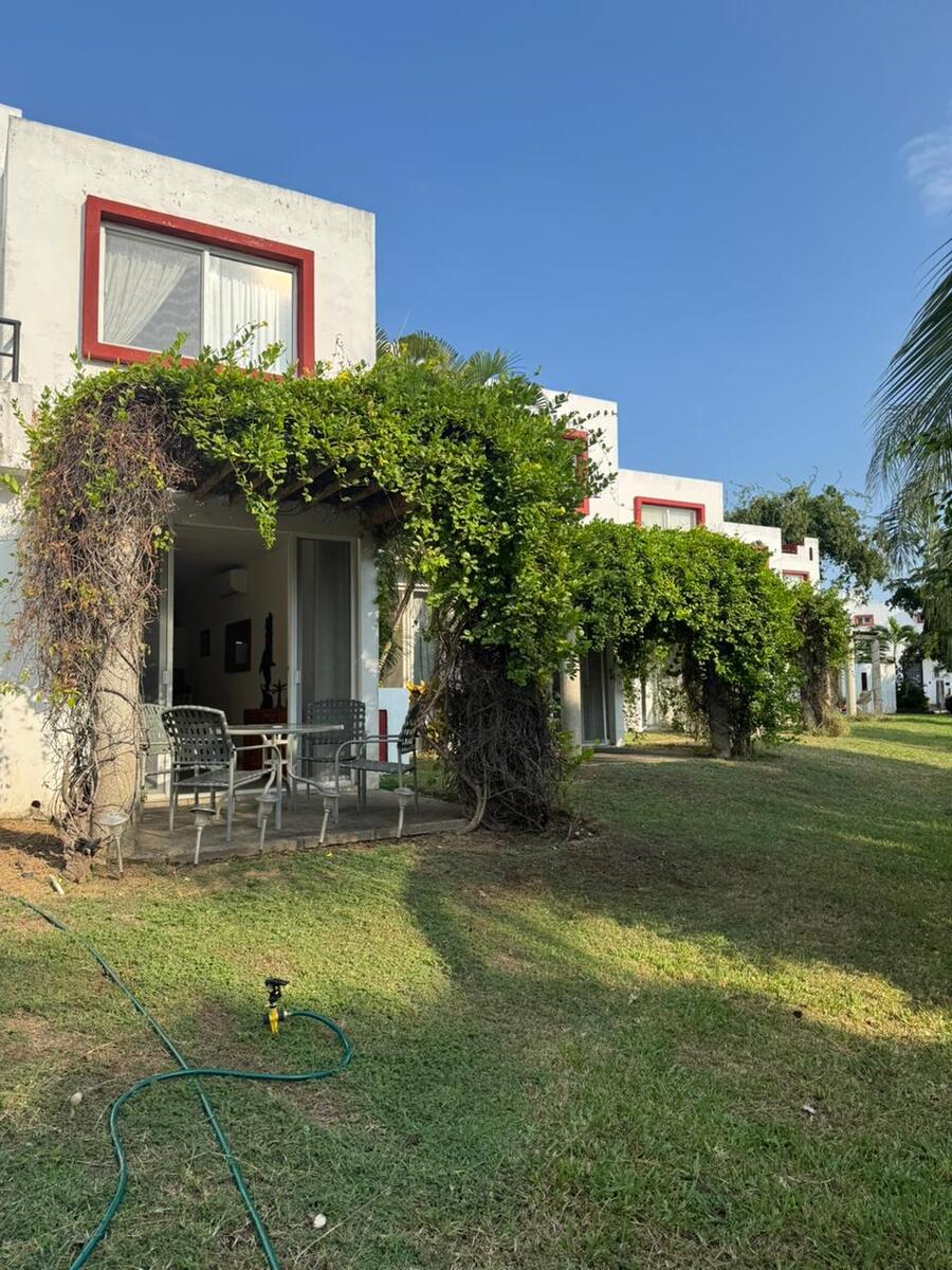 1 of 18: TERRAZA INTERIOR