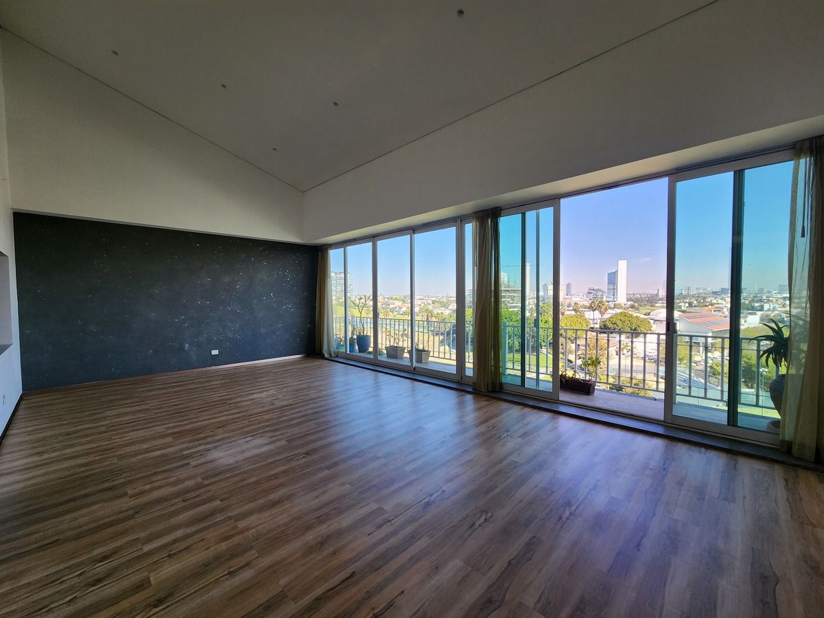 1 of 19: Sala-comedor