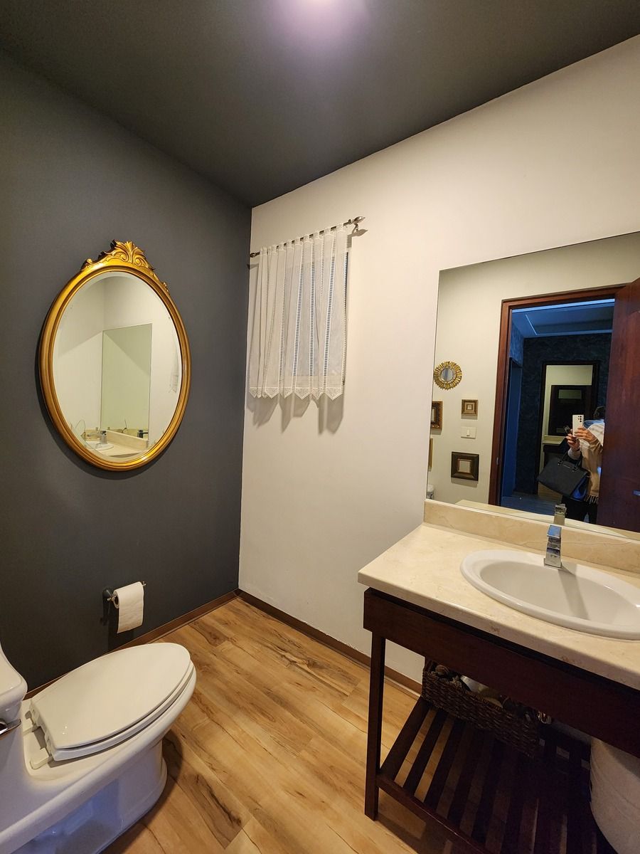 10 of 19: Baño de visitas