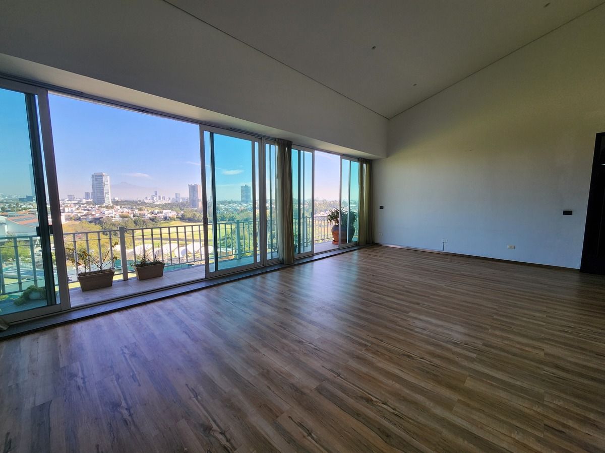 3 of 19: Sala-comedor