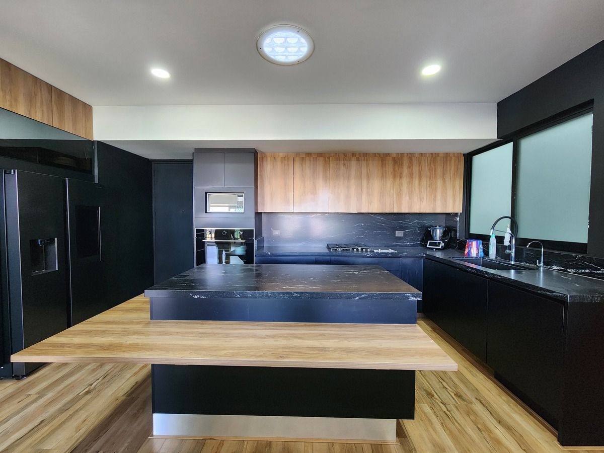 7 of 19: Cocina equipada