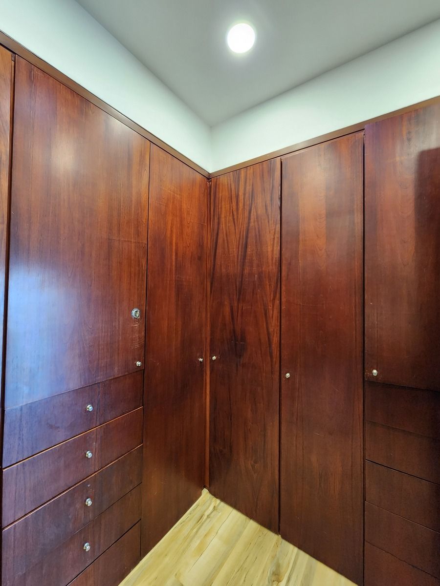 17 of 19: Vestidor recámara principal