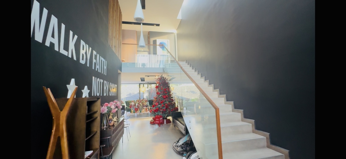 3 of 19: Escaleras a 2a