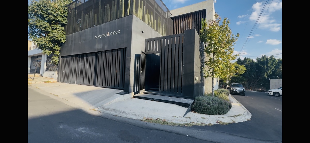 1 of 19: Fachada planta