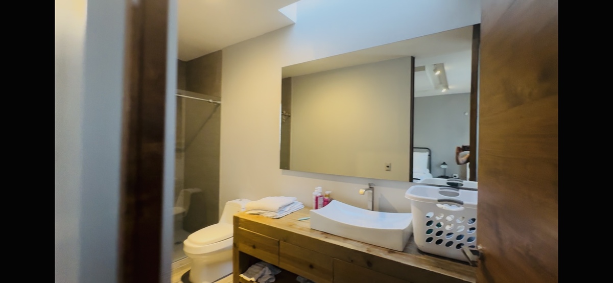 17 of 19: Baño principal