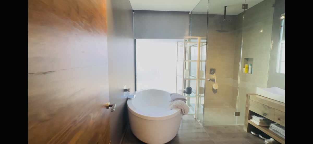 18 of 19: Baño principal