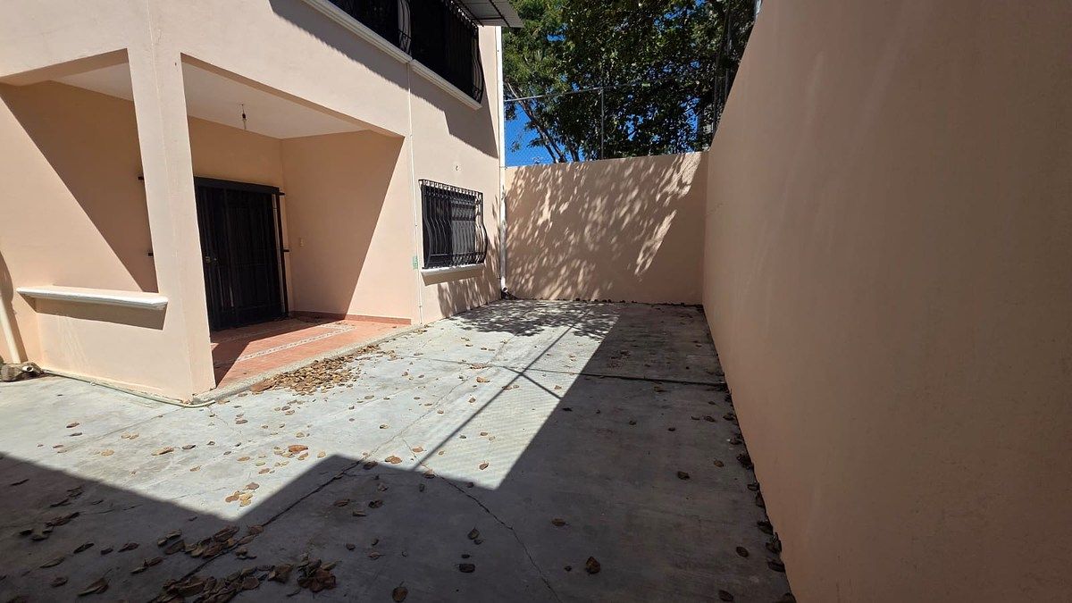 10 de 27: PATIO TRASERO