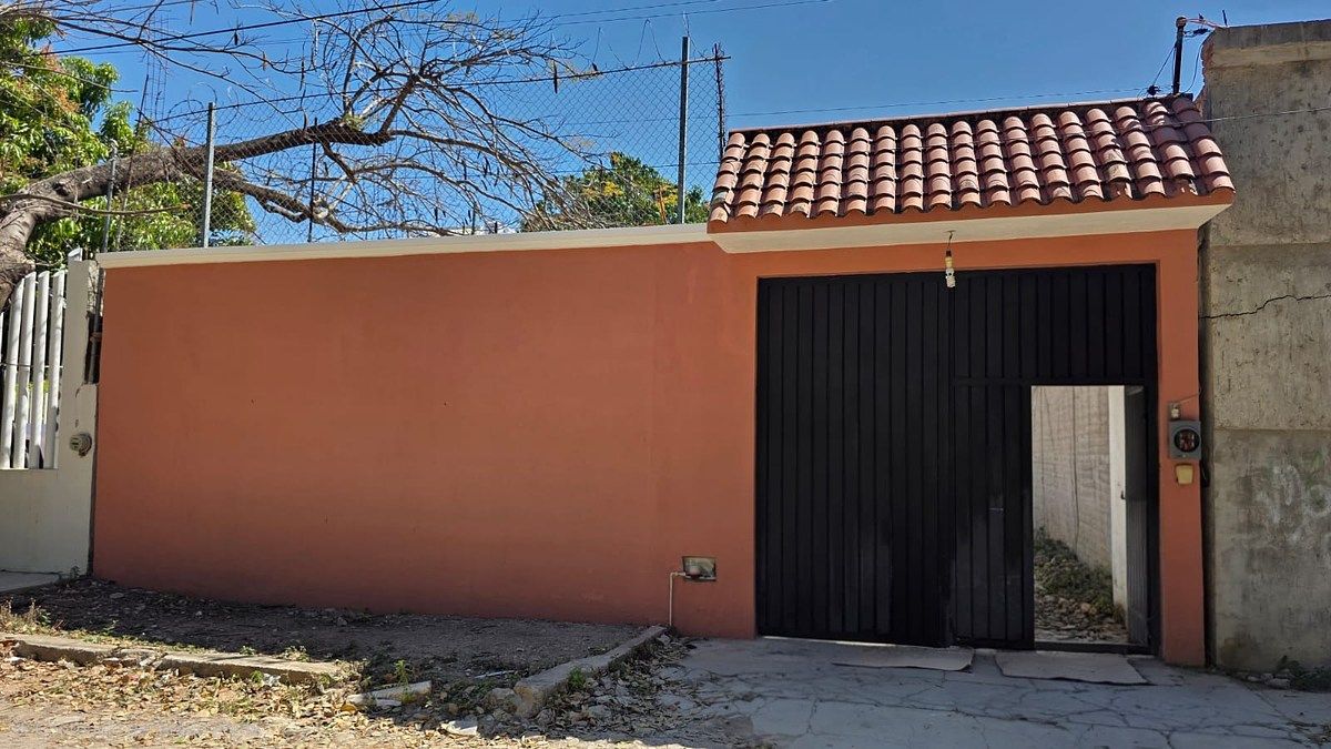 2 de 27: FACHADA (CALLE)