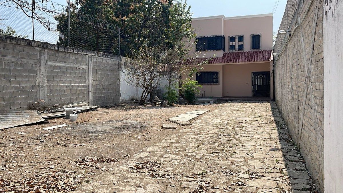 3 de 27: Estacionamiento