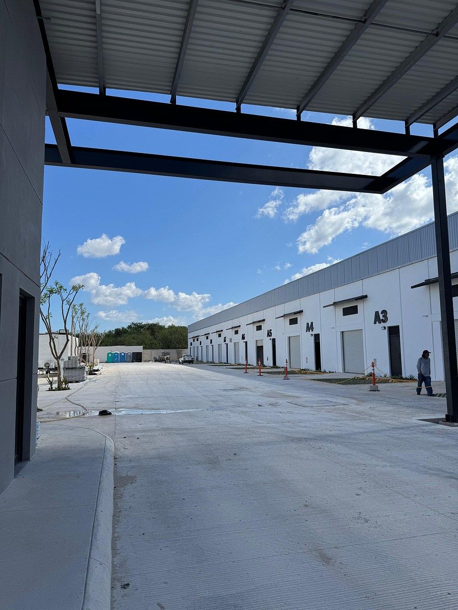 3 de 11: BODEGAS 250m2