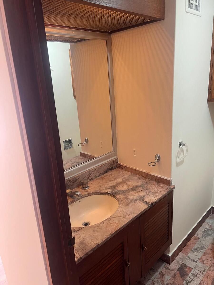 17 de 33: Baño completo para 2 recamaras secundarias y visitas