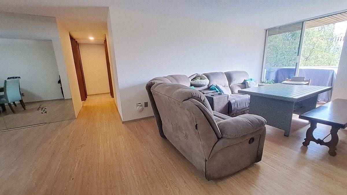 4 de 33: Estancia y pasillo a recámaras