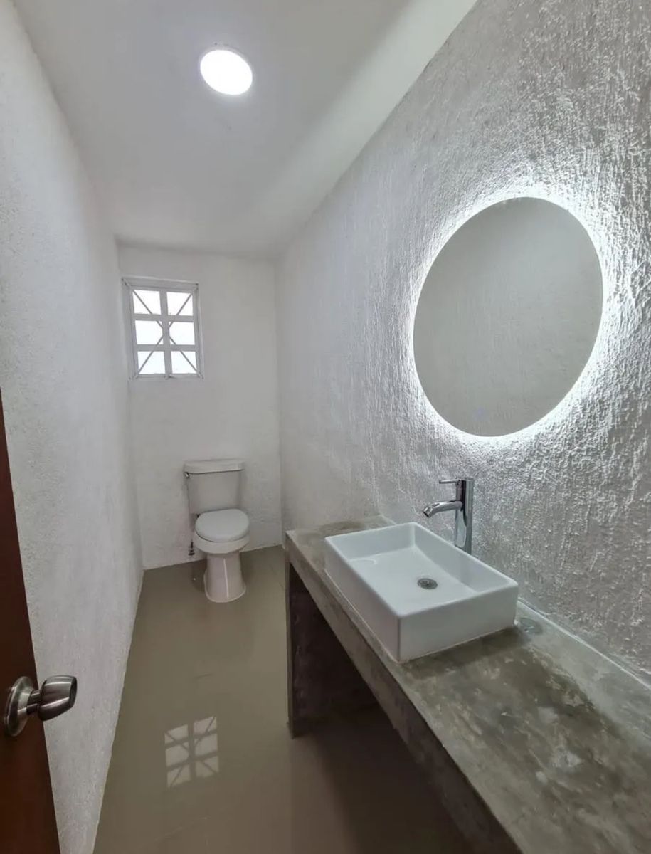 11 de 24: Baño parte baja