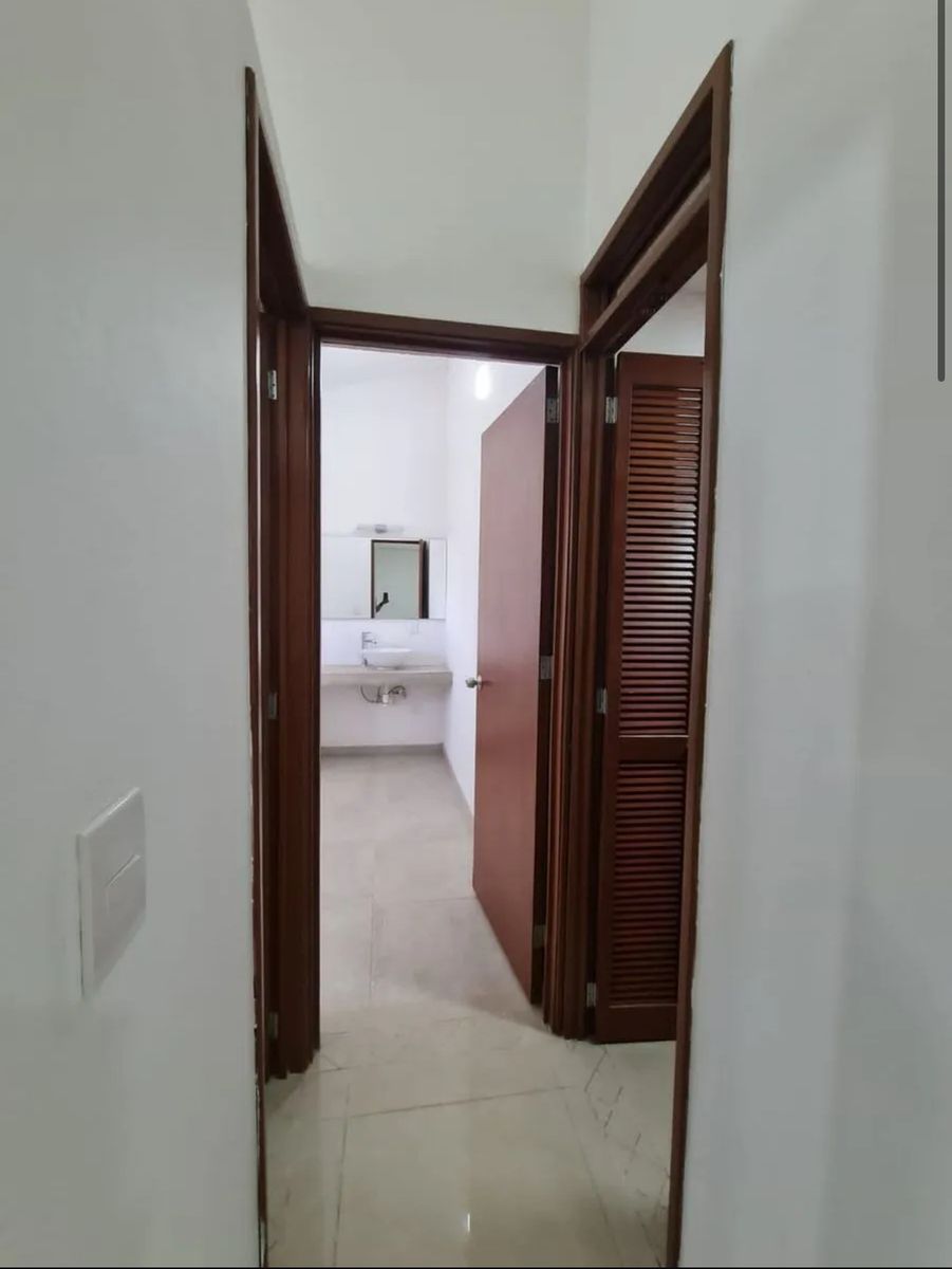 10 de 24: Baño privado 1